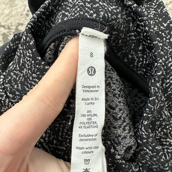 Lululemon - Rest Less Cropped 1/2 Zip - Herringbone Fade Black / White Size 8 - Picture 5 of 5
